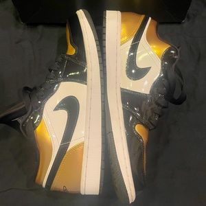 Jordan 1 Low Golden Toe